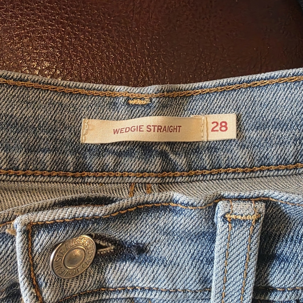 Levis Blue Ripped Women’s Jeans - Classic High-Rise Style SZ 28 - Picture 5 of 5